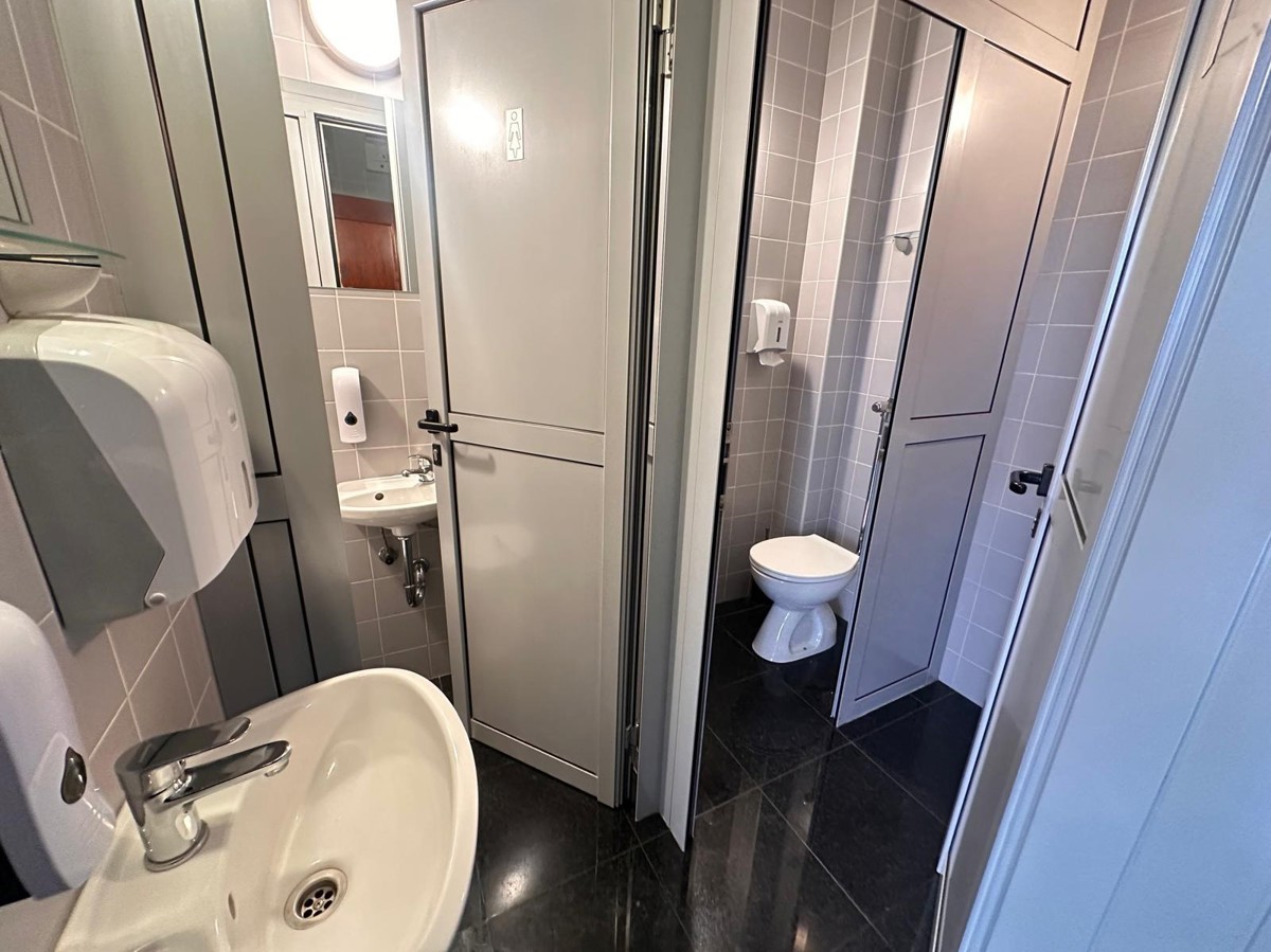 Kavarna v Trnju pripravljena za obratovanje – odlična mikrolokacija in terasa