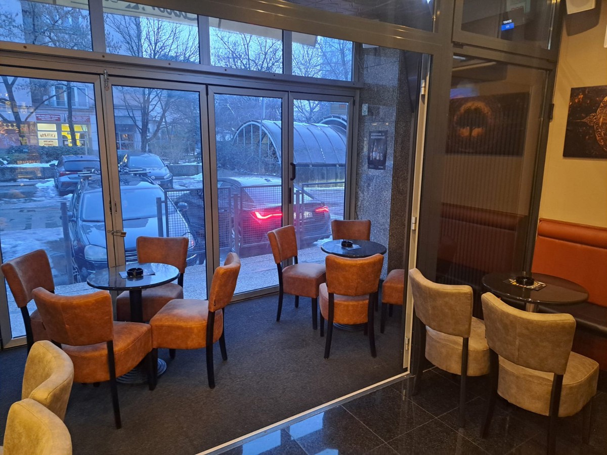 Kavarna v Trnju pripravljena za obratovanje – odlična mikrolokacija in terasa