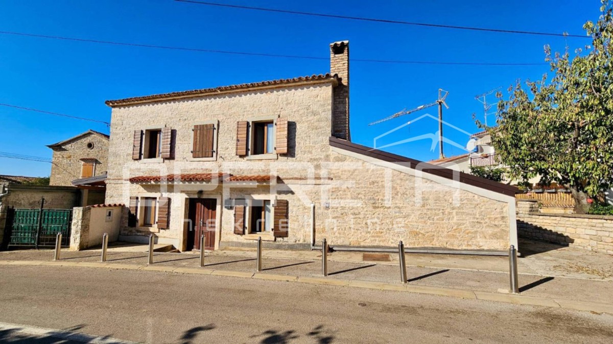 Poreč okolica - Samostojna kamnita hiša z velikim vrtom blizu morja