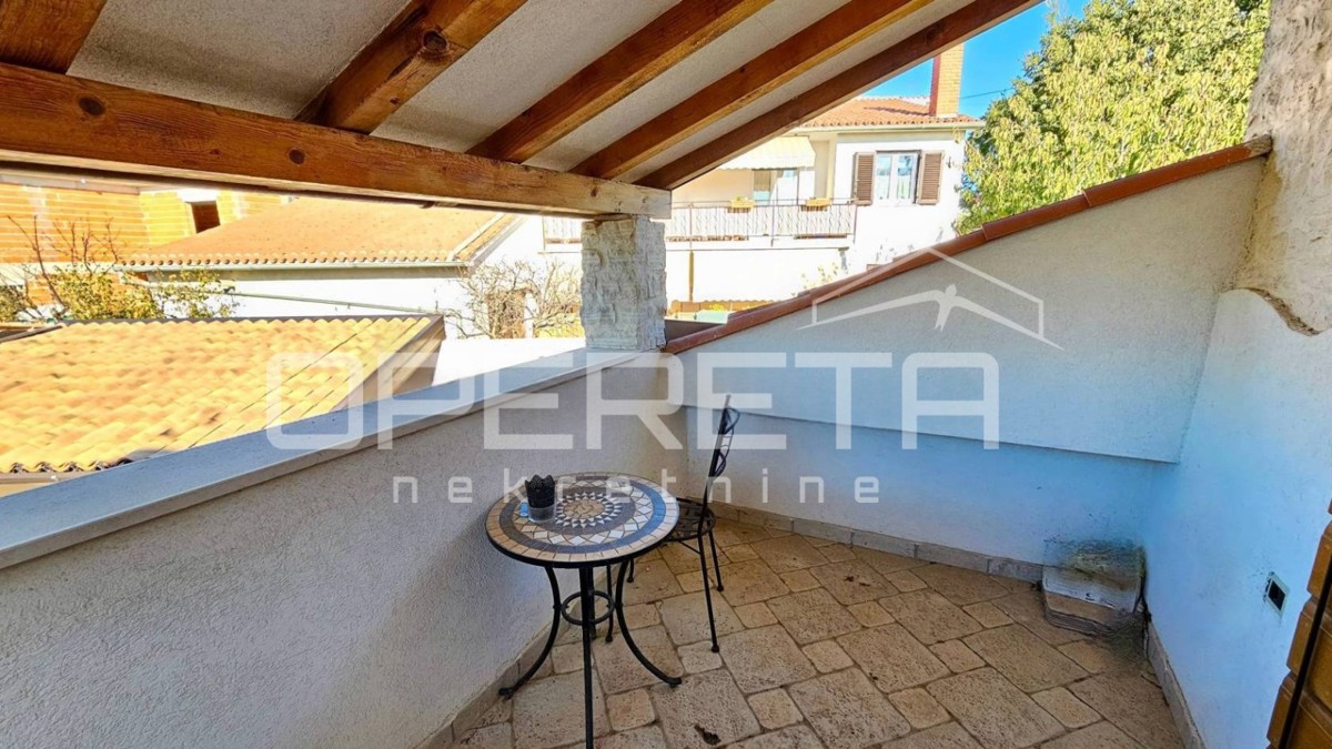 Poreč okolica - Samostojna kamnita hiša z velikim vrtom blizu morja