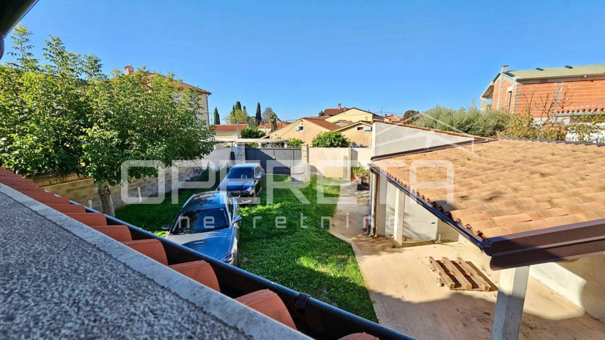 Poreč okolica - Samostojna kamnita hiša z velikim vrtom blizu morja