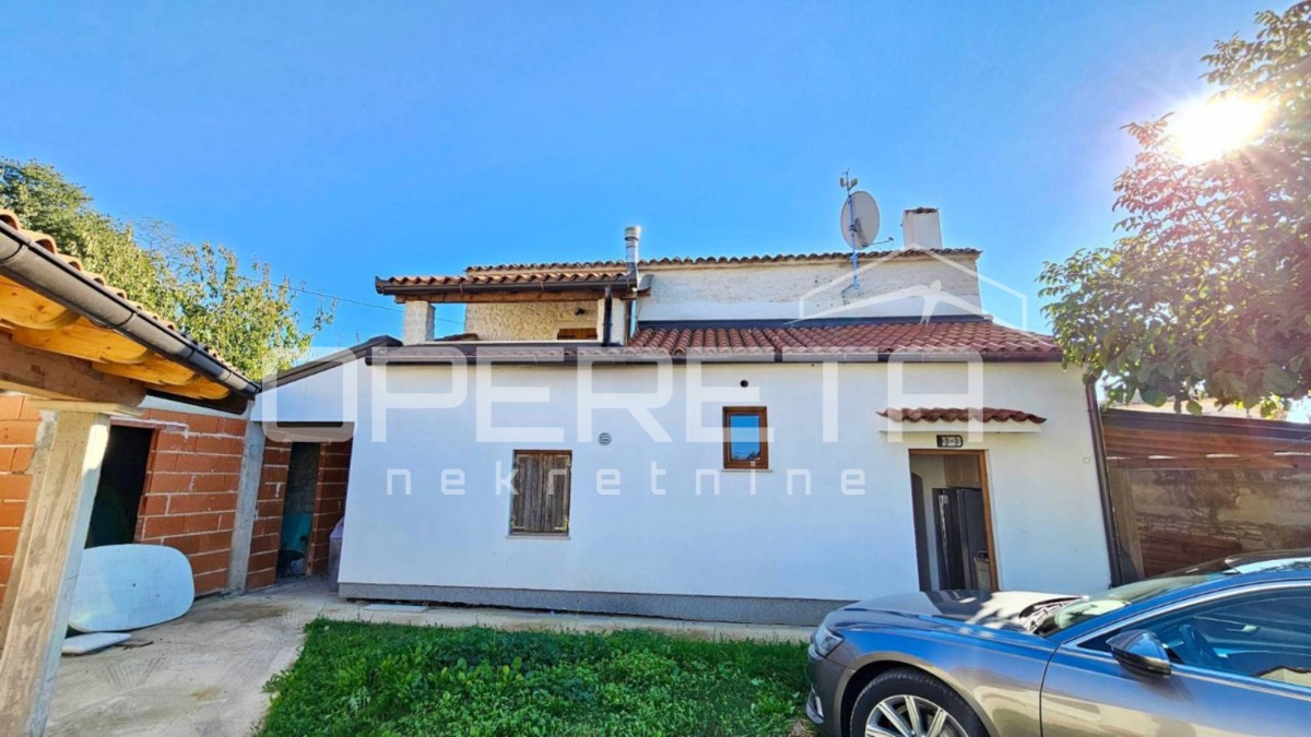 Poreč okolica - Samostojna kamnita hiša z velikim vrtom blizu morja