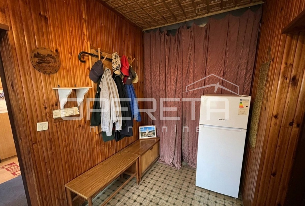 DRUŽINSKA HIŠA S DVORIŠČEM V MADARAŠEVCU