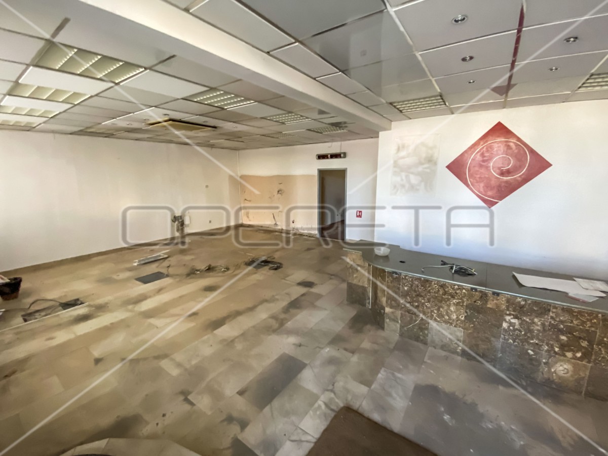 Poslovni prostor z izlogom, 130,20 m2, Metković, center