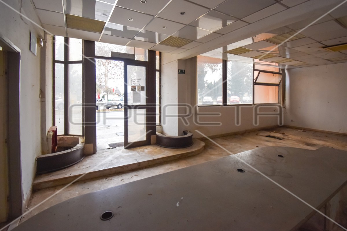 Poslovni prostor z izlogom, 130,20 m2, Metković, center