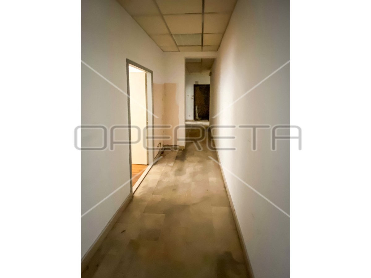 Poslovni prostor z izlogom, 130,20 m2, Metković, center