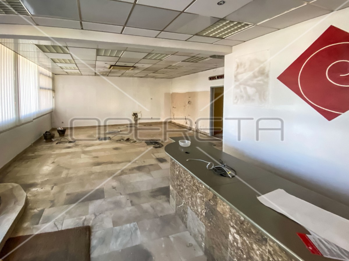 Poslovni prostor z izlogom, 130,20 m2, Metković, center