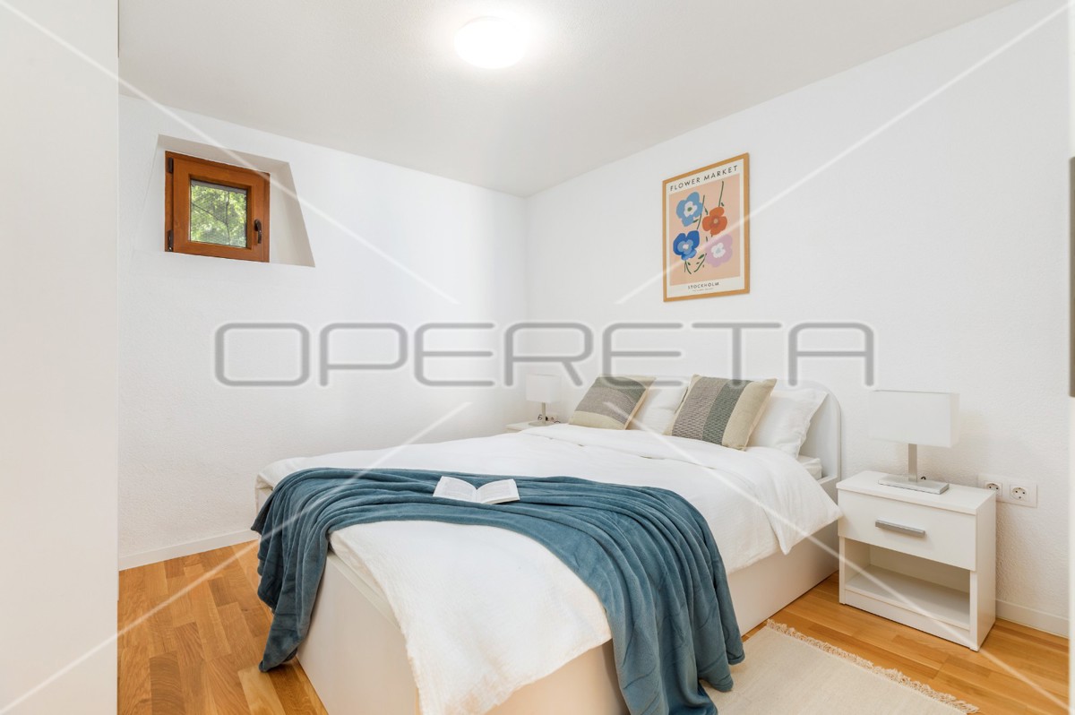 Istra, Šišan - Hiša dvojček s tremi apartmaji, idealna za investicijo