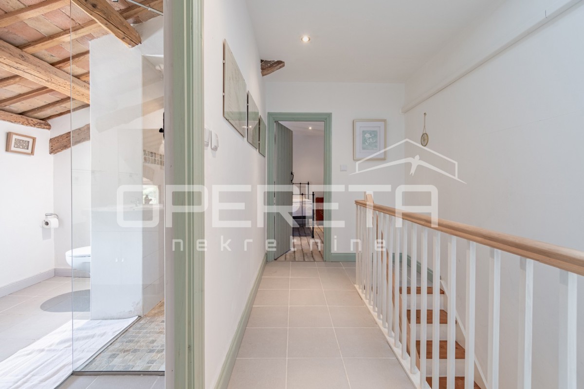 Istra, okolica Poreča - Kamnita hiša z dvoriščem