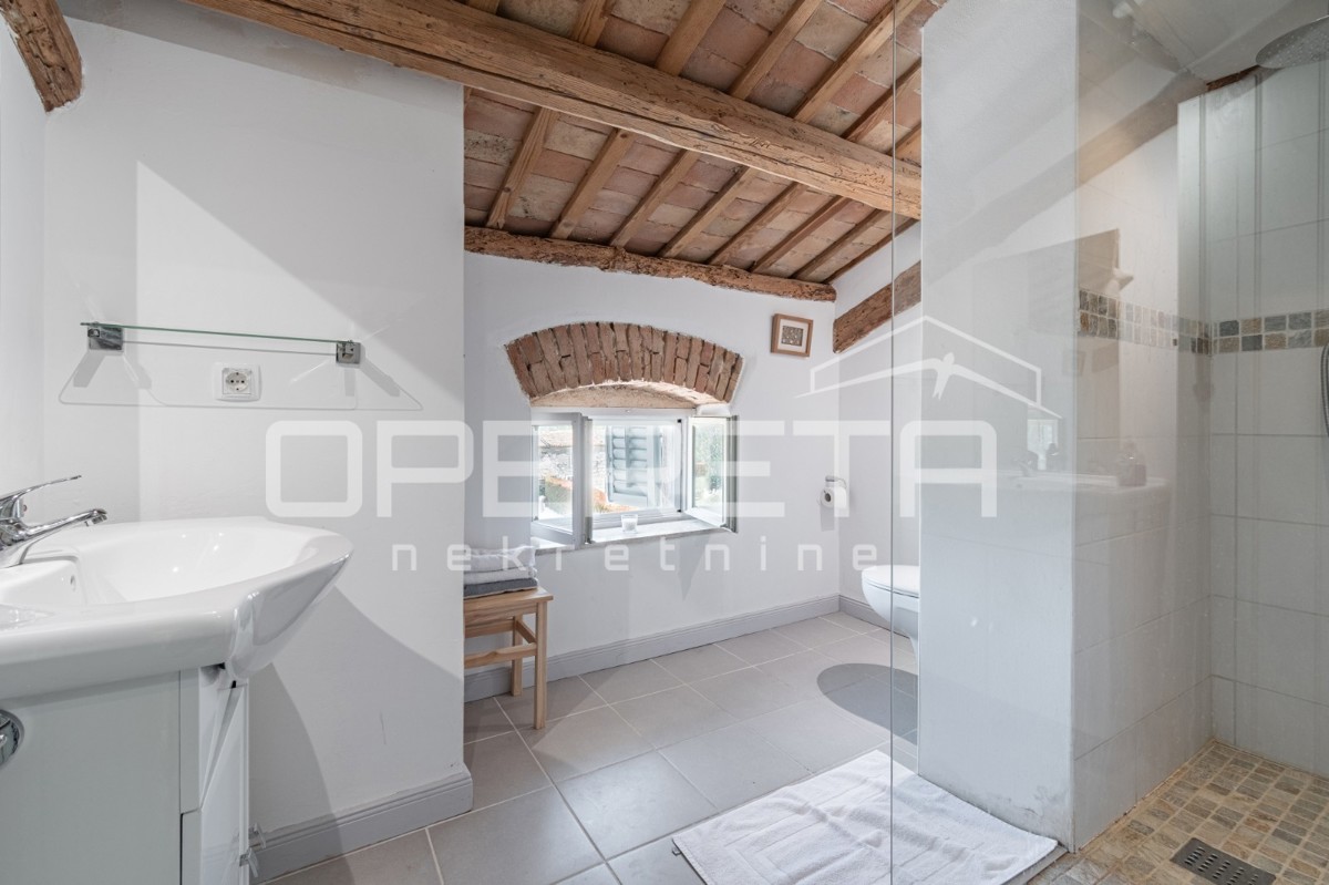 Istra, okolica Poreča - Kamnita hiša z dvoriščem