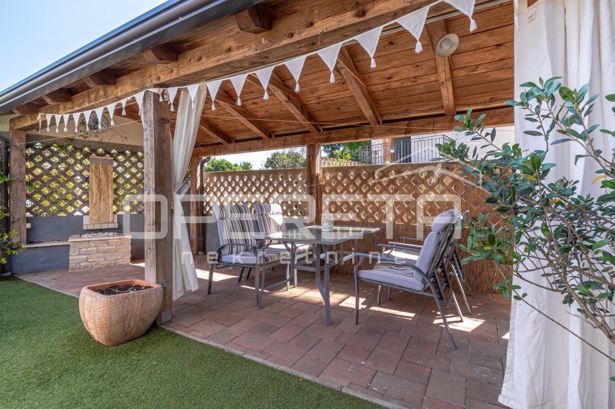 Istra, okolica Poreča - Kamnita hiša z dvoriščem