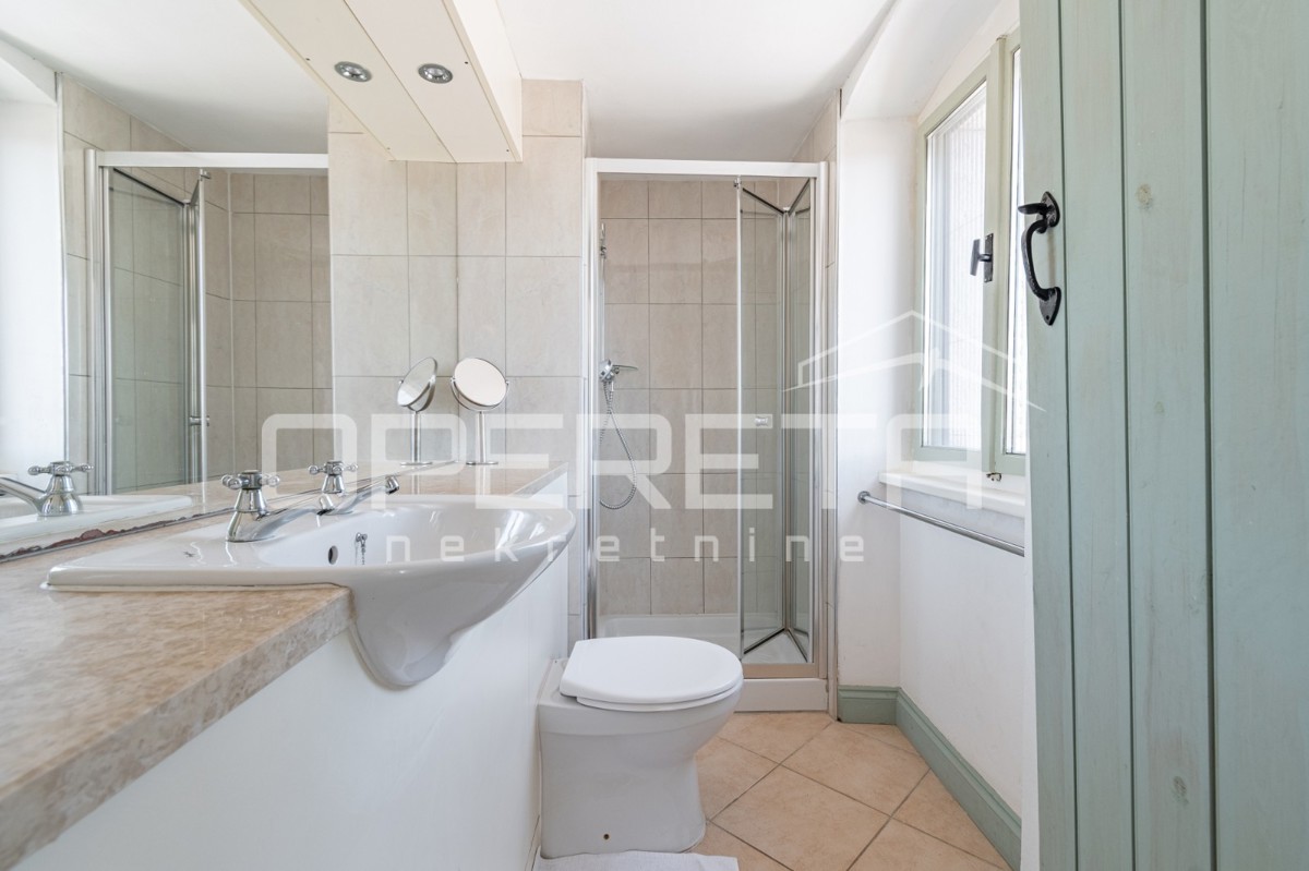 Istra, okolica Poreča - Kamnita hiša z dvoriščem