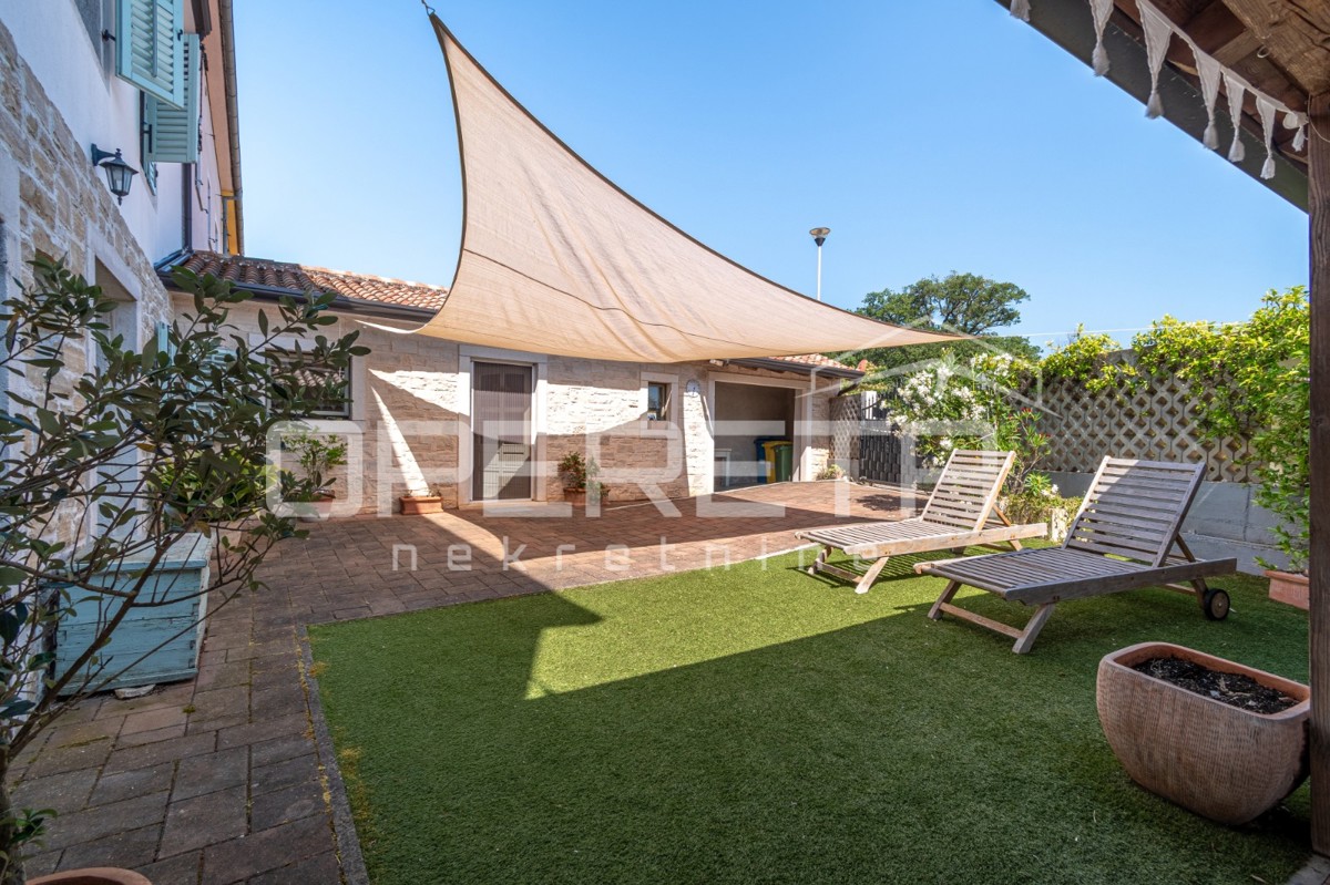 Istra, okolica Poreča - Kamnita hiša z dvoriščem