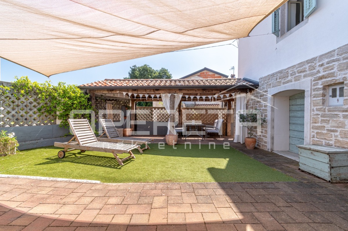 Istra, okolica Poreča - Kamnita hiša z dvoriščem