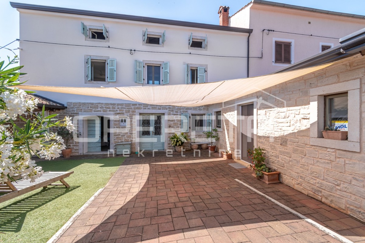 Istra, okolica Poreča - Kamnita hiša z dvoriščem