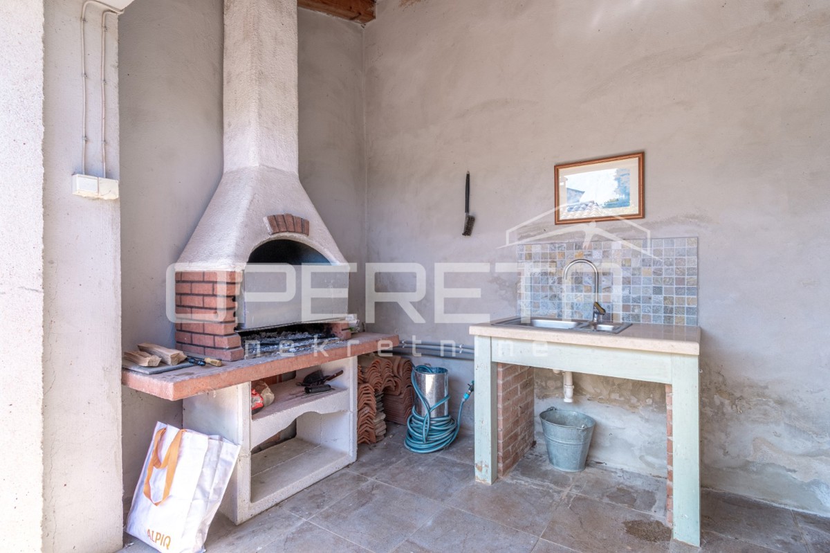 Istra, okolica Poreča - Kamnita hiša z dvoriščem