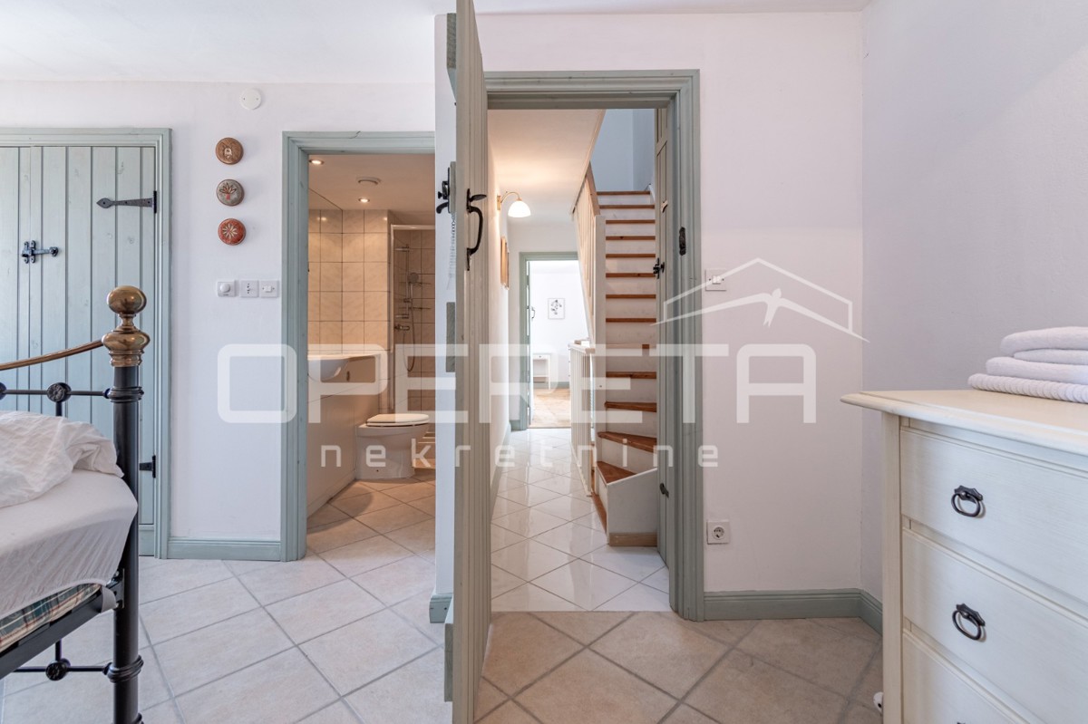 Istra, okolica Poreča - Kamnita hiša z dvoriščem