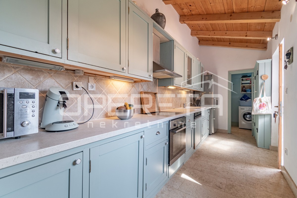 Istra, okolica Poreča - Kamnita hiša z dvoriščem