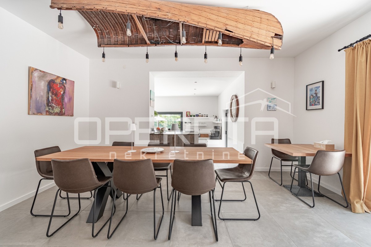 Istra, območje Poreča - rustikalna hiša z bazenom in studio apartmajem