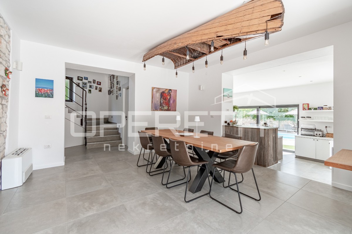 Istra, območje Poreča - rustikalna hiša z bazenom in studio apartmajem