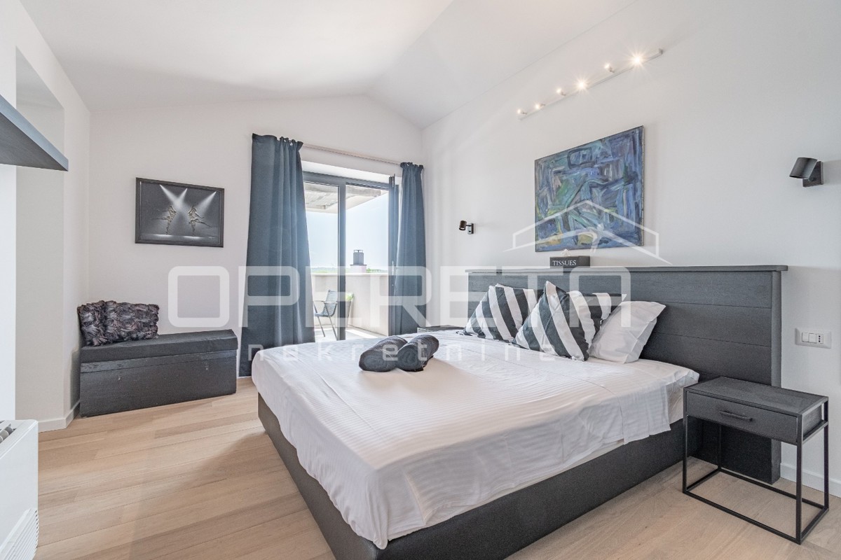 Istra, območje Poreča - rustikalna hiša z bazenom in studio apartmajem