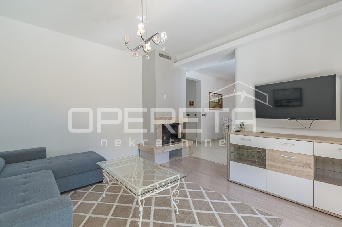 Istra, Poreč - Dvojček z dvema stanovanjema in dvoriščem