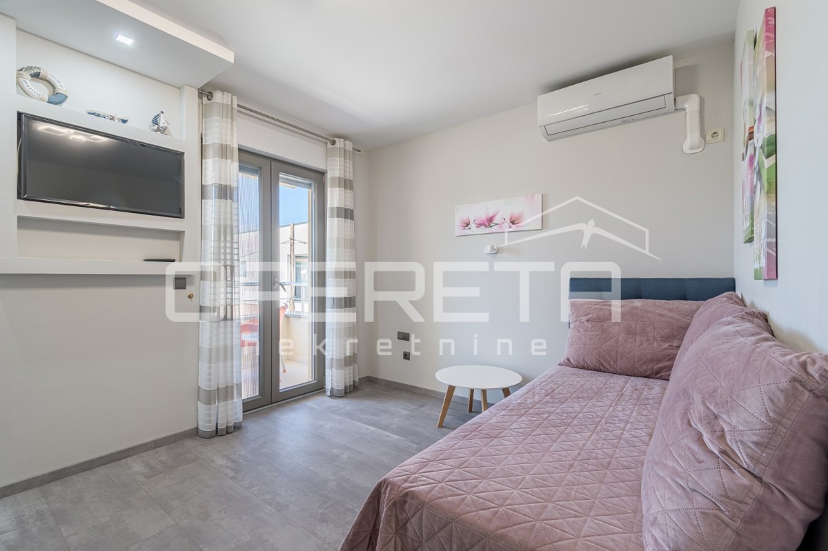 Istra, Poreč - Dvojček z dvema stanovanjema in dvoriščem