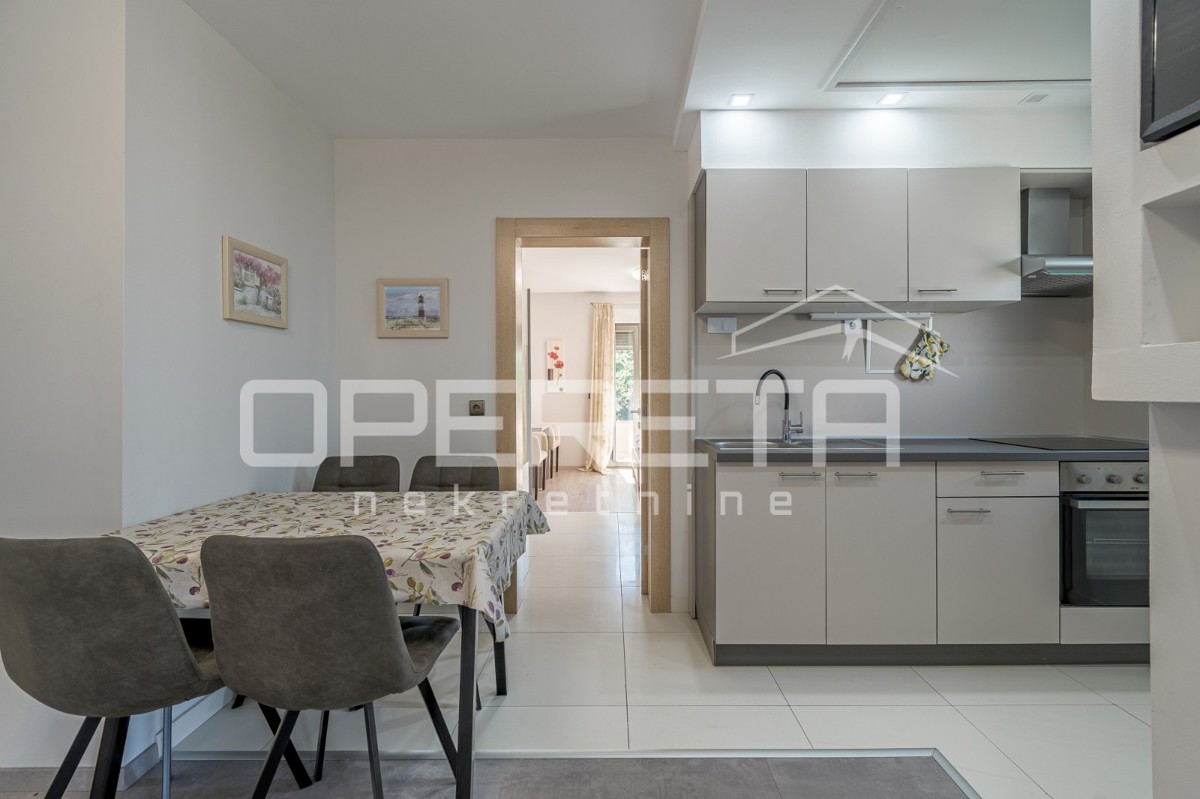 Istra, Poreč - Dvojček z dvema stanovanjema in dvoriščem