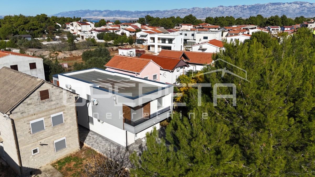 Vir – Samostojna hiša s štirimi moderno urejenimi apartmaji, 170 m²