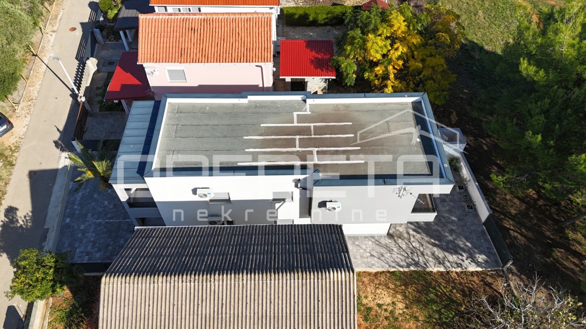 Vir – Samostojna hiša s štirimi moderno urejenimi apartmaji, 170 m²