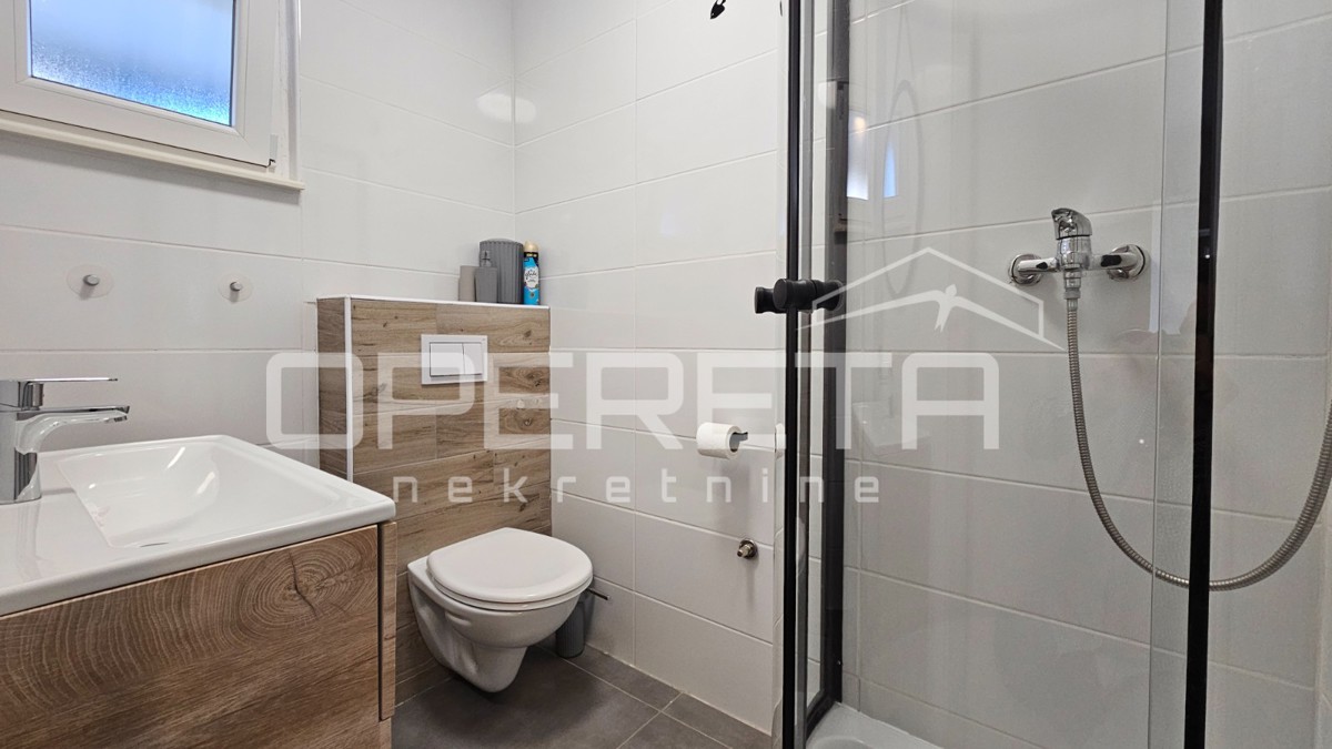 Vir – Samostojna hiša s štirimi moderno urejenimi apartmaji, 170 m²