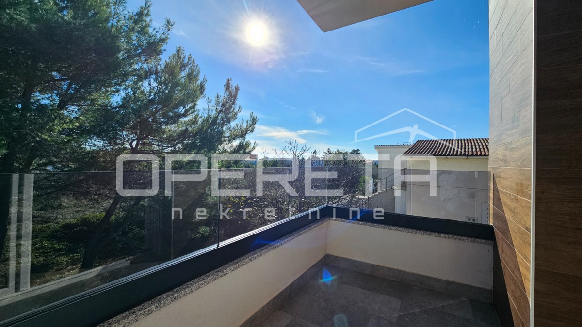 Vir – Samostojna hiša s štirimi moderno urejenimi apartmaji, 170 m²