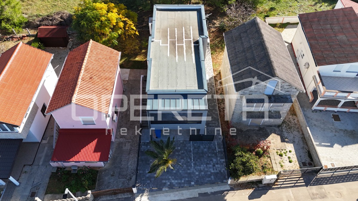 Vir – Samostojna hiša s štirimi moderno urejenimi apartmaji, 170 m²