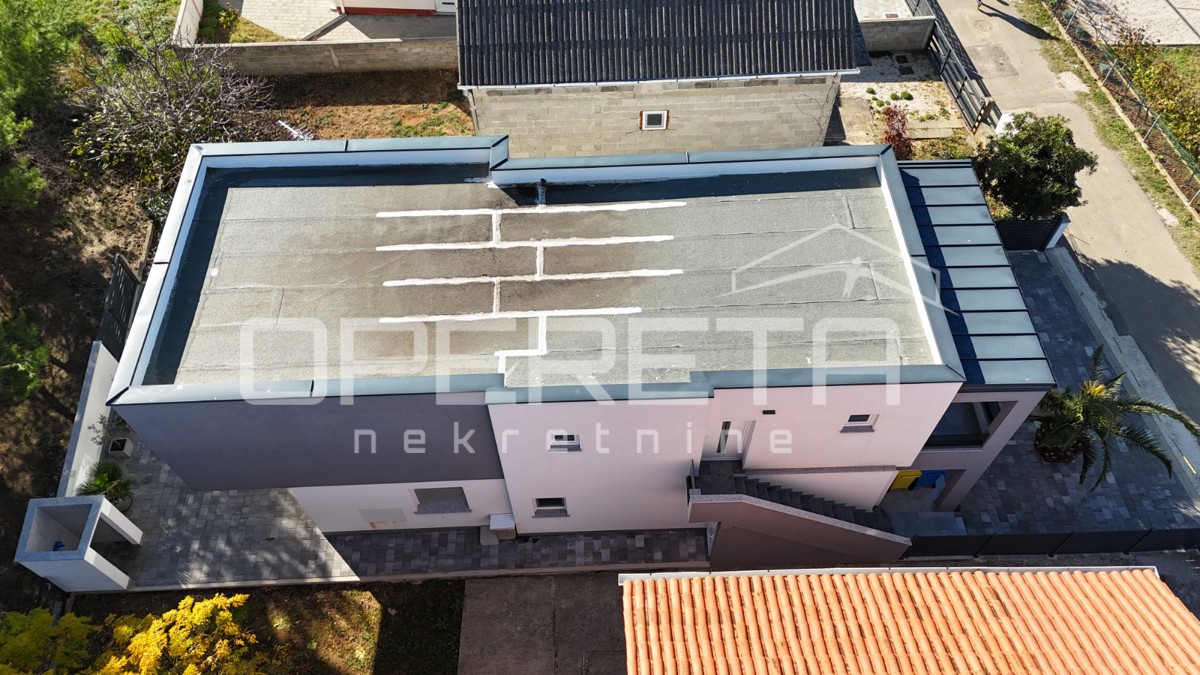 Vir – Samostojna hiša s štirimi moderno urejenimi apartmaji, 170 m²