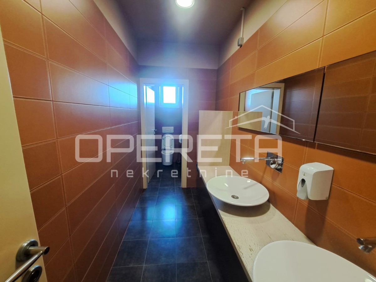 Prodaja, Poslovna zgrada, Rugvica, Okunjska ulica, 730m2