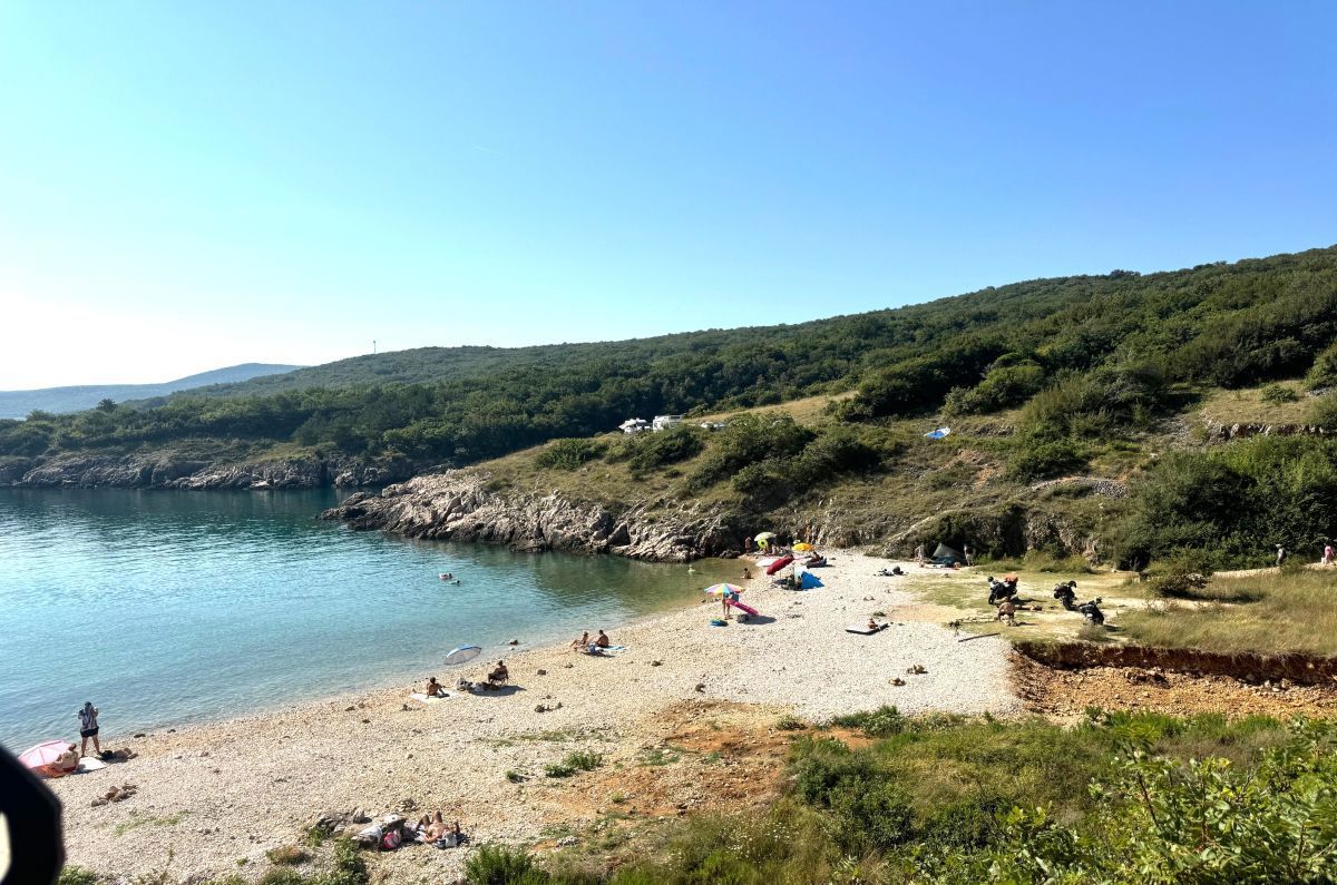 Atraktivno zemljišče le 200m od morja - Vrbnik