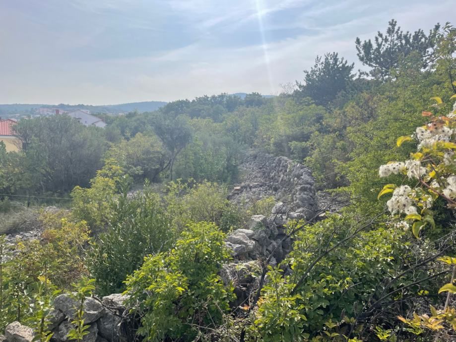 Atraktivno zemljišče le 200m od morja - Vrbnik