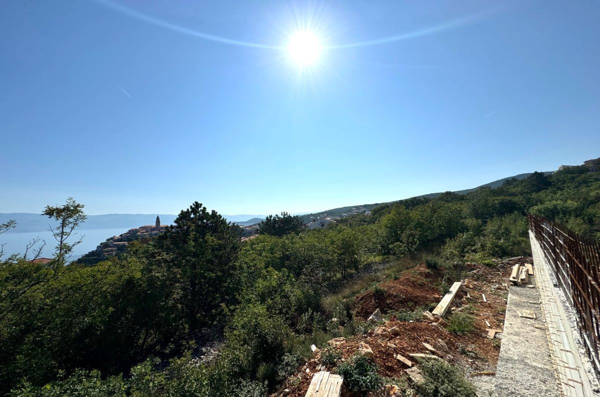 Atraktivno zemljišče le 200m od morja - Vrbnik