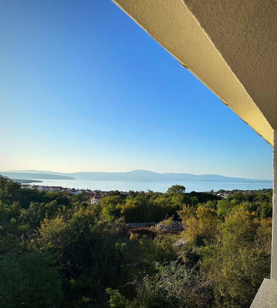 Lep apartma z balkonom, pogled na morje - Malinska