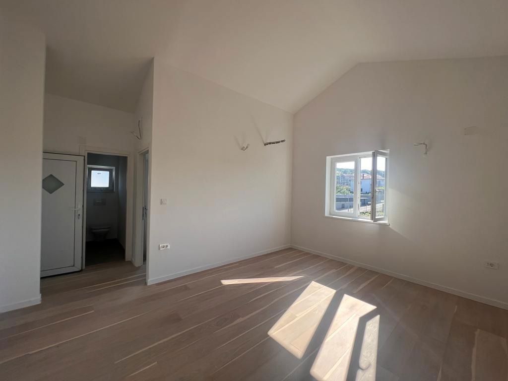 Lep apartma z balkonom, pogled na morje - Malinska