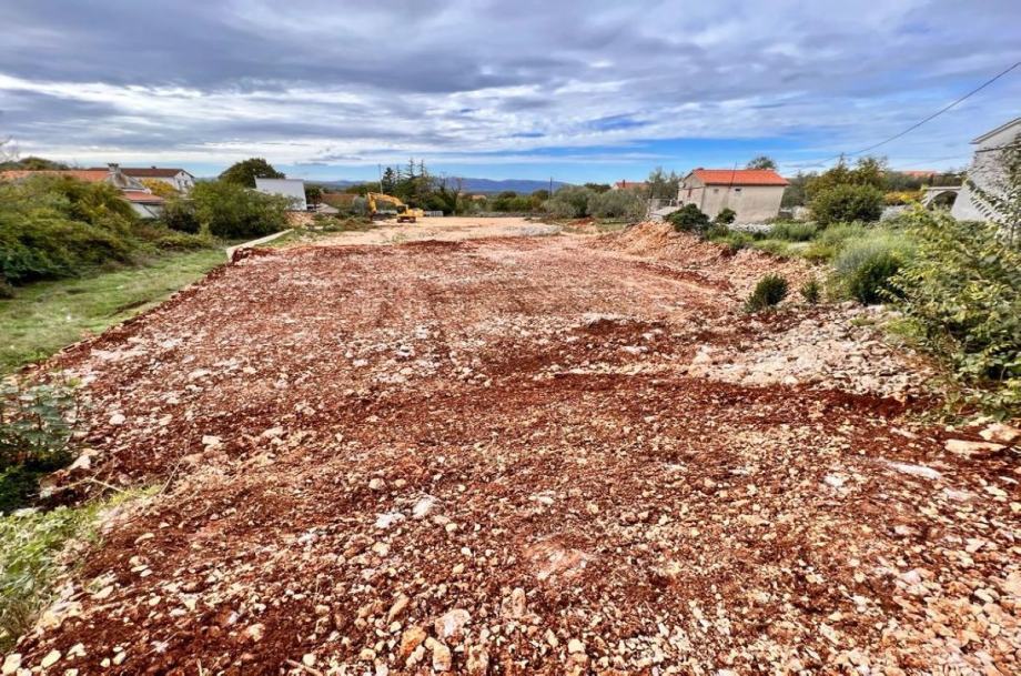 Otok Krk, Malinska – Prodaja gradbenega zemljišča na mirni lokaciji, 745 m2