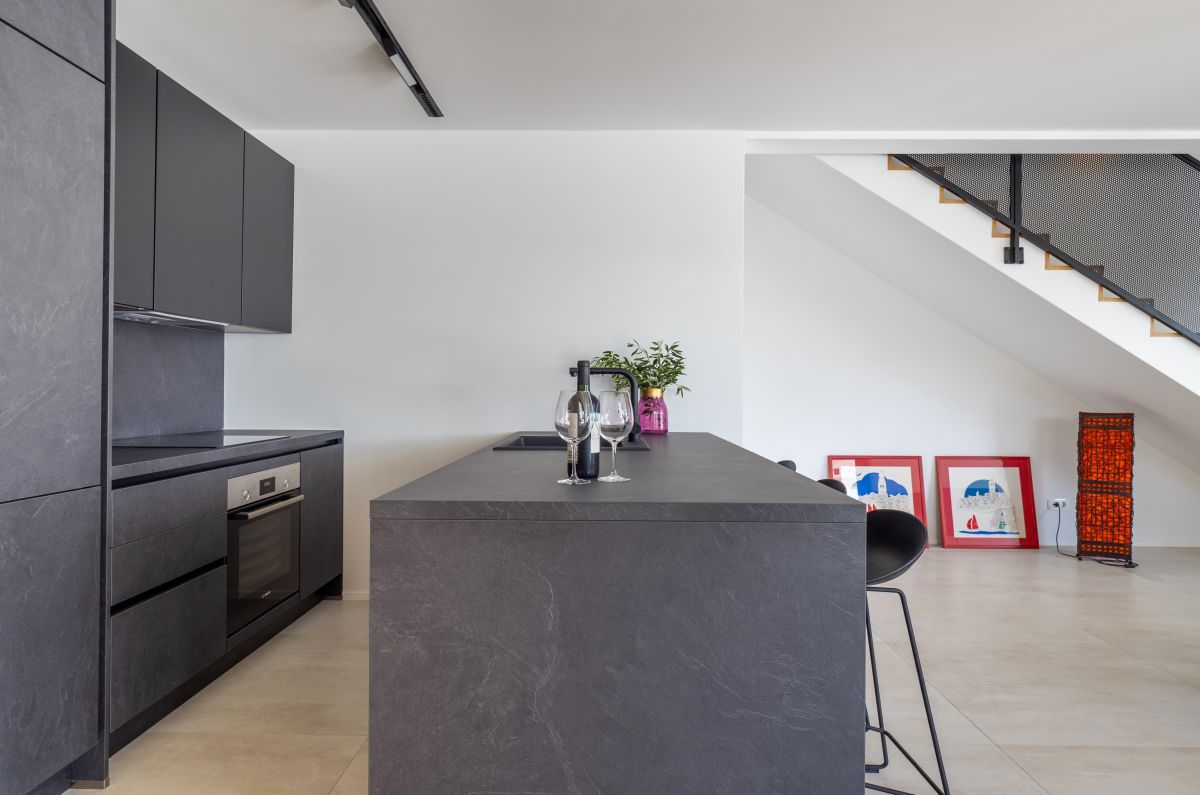 Luksuzna mediteranska vila z bazenom in panoramskim razgledom na morje v Vrbniku, otok Krk