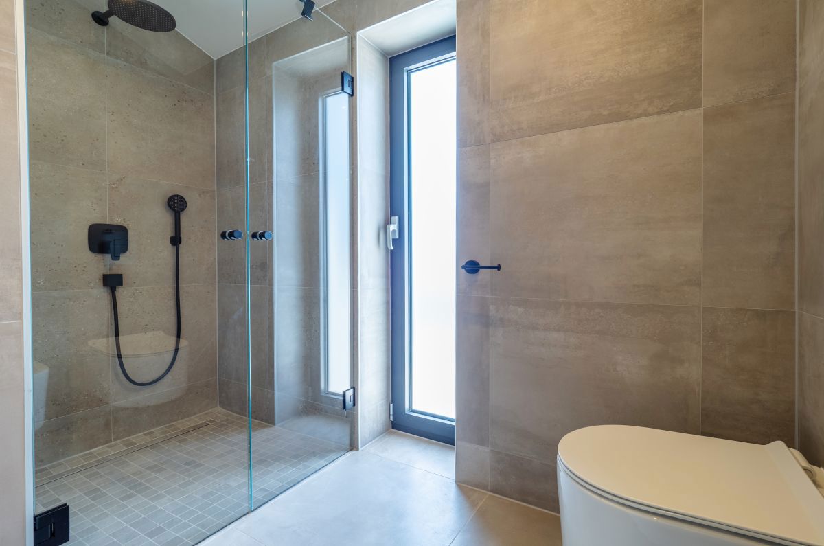 Luksuzna mediteranska vila z bazenom in panoramskim razgledom na morje v Vrbniku, otok Krk