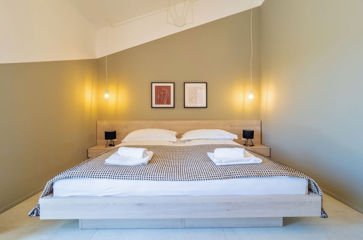 Luksuzna mediteranska vila z bazenom in panoramskim razgledom na morje v Vrbniku, otok Krk