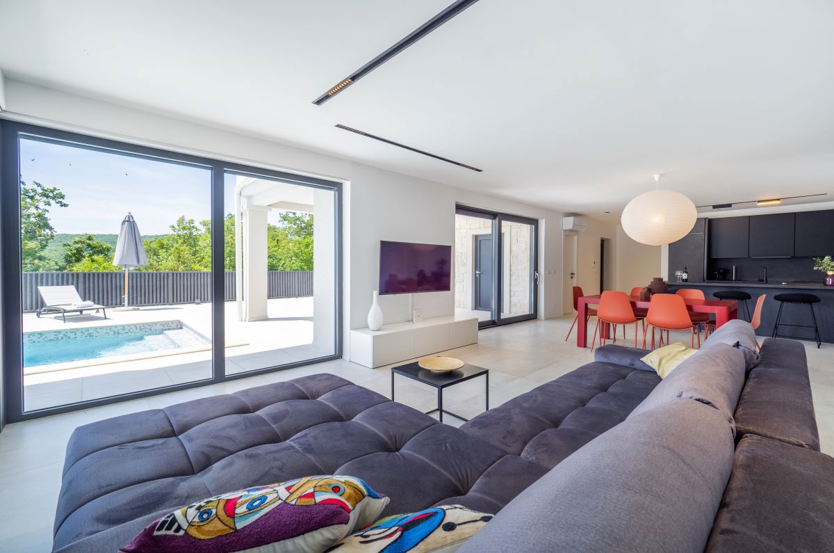 Luksuzna mediteranska vila z bazenom in panoramskim razgledom na morje v Vrbniku, otok Krk