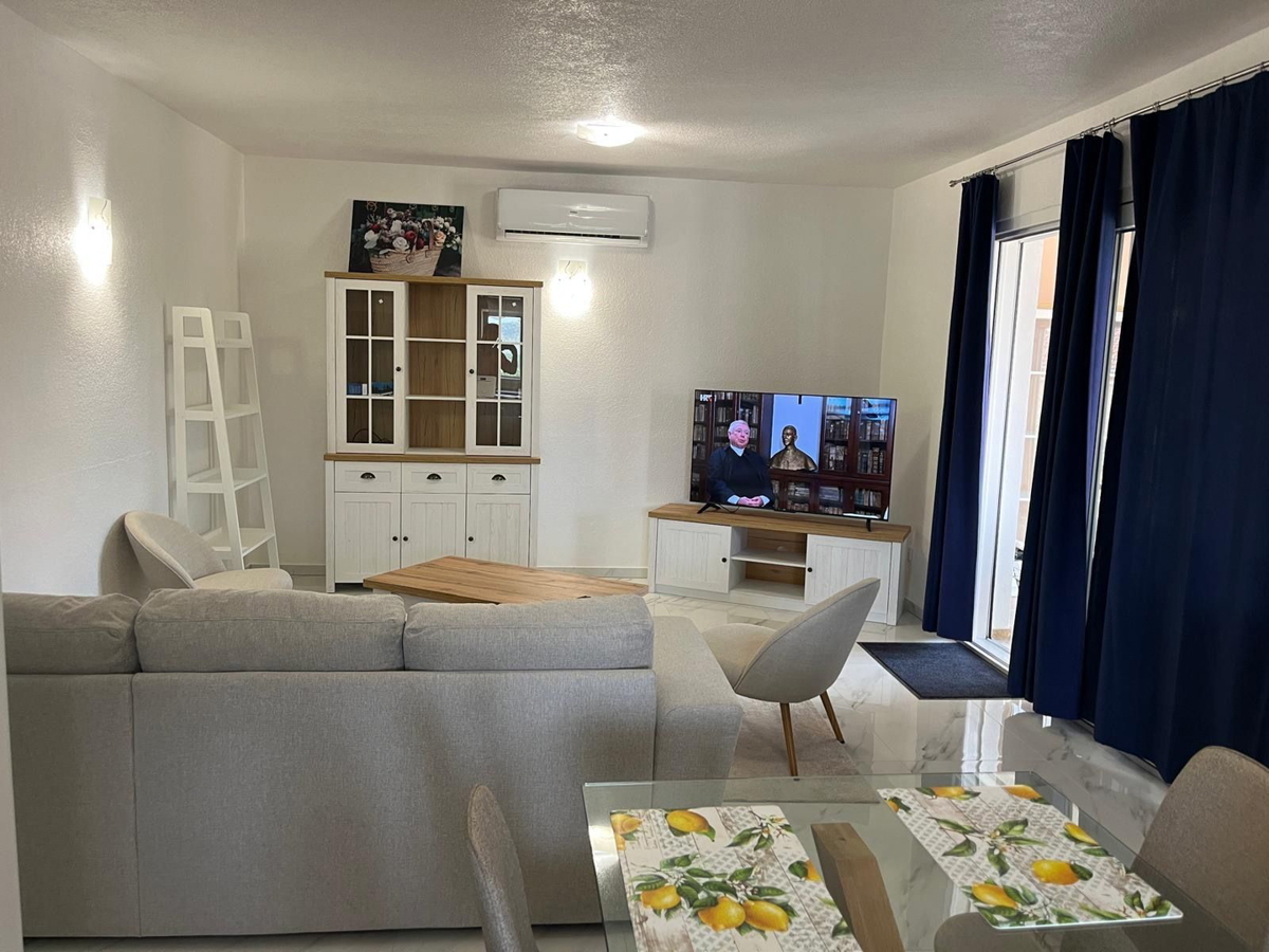 Novourejena vila, bazen, znižana cena - Pirovac, Vodice