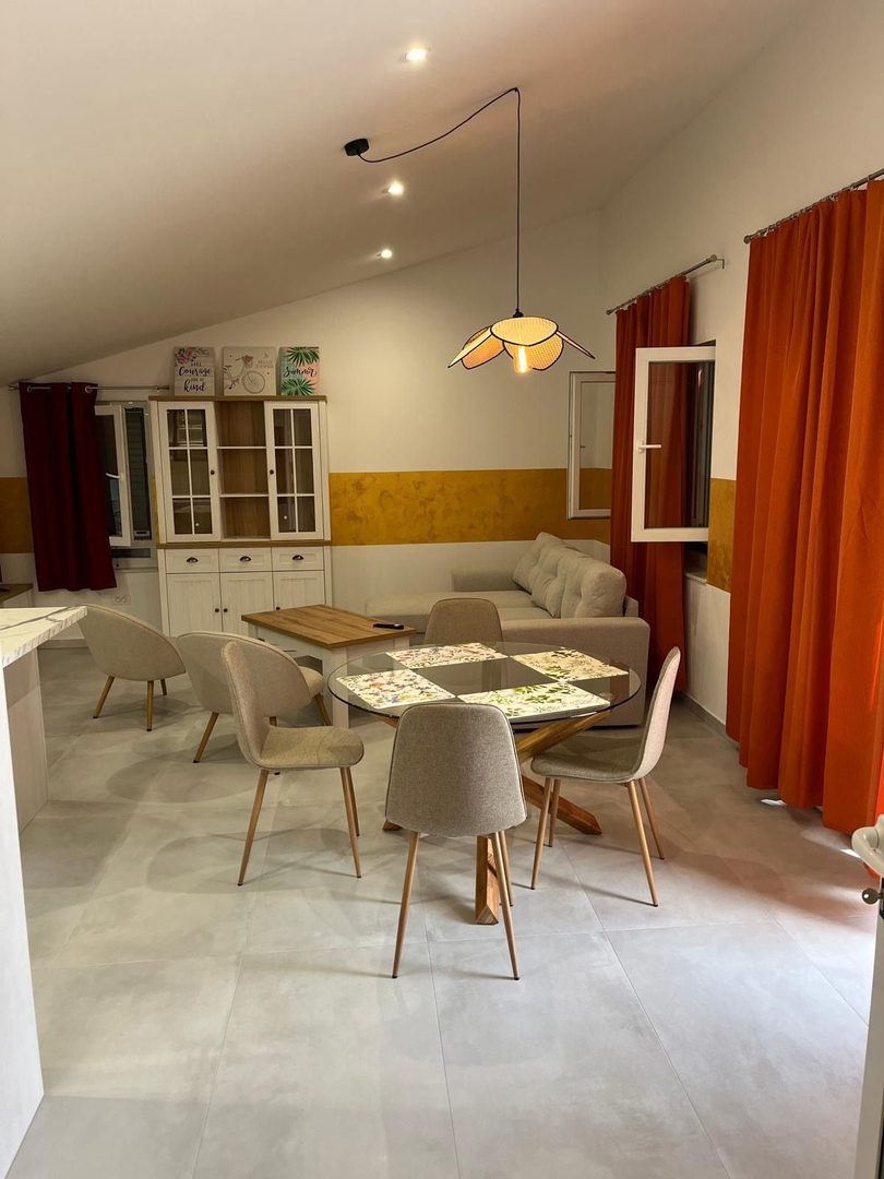 Novourejena vila, bazen, znižana cena - Pirovac, Vodice