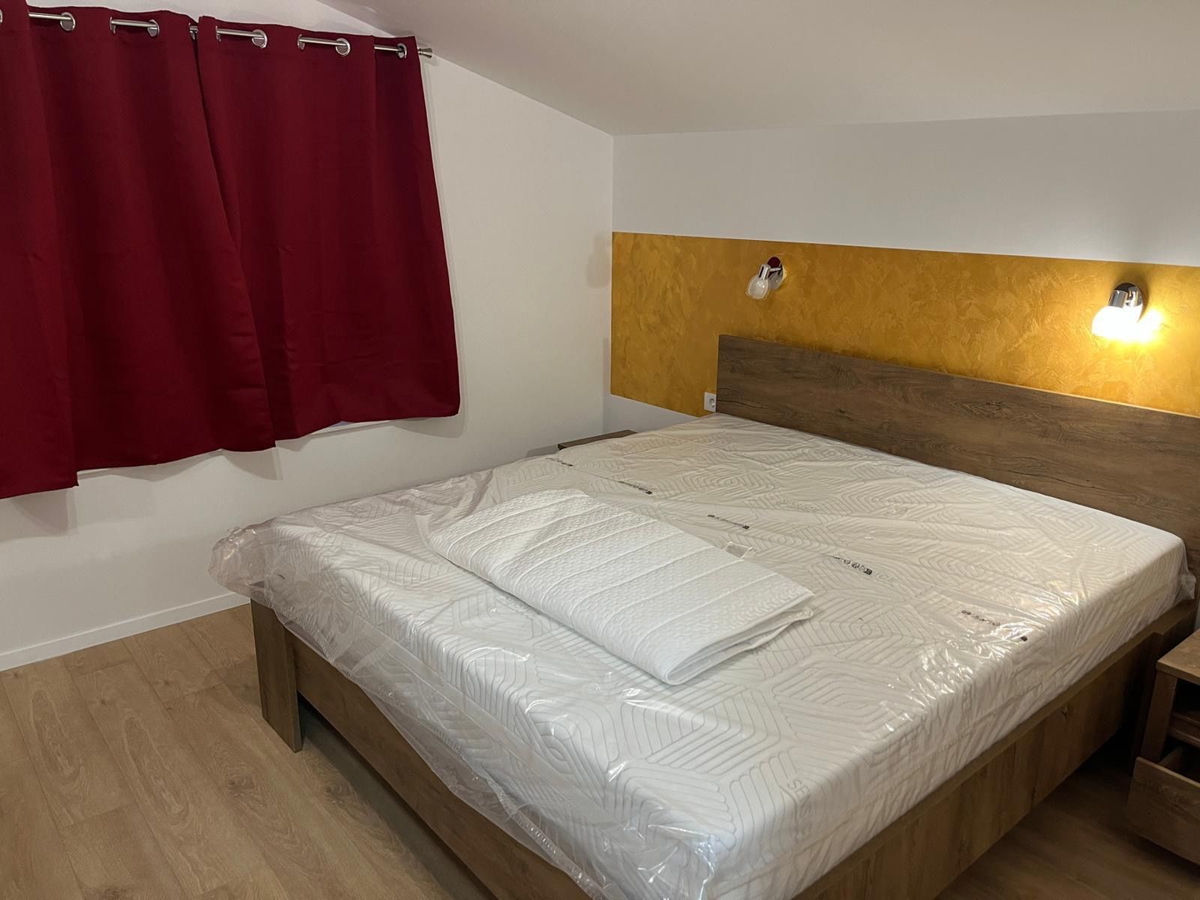 Novourejena vila, bazen, znižana cena - Pirovac, Vodice