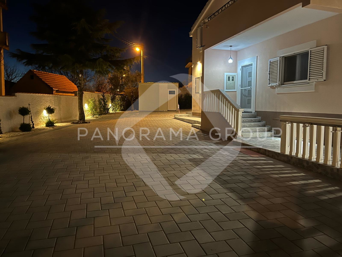 Novourejena vila, bazen, znižana cena - Pirovac, Vodice