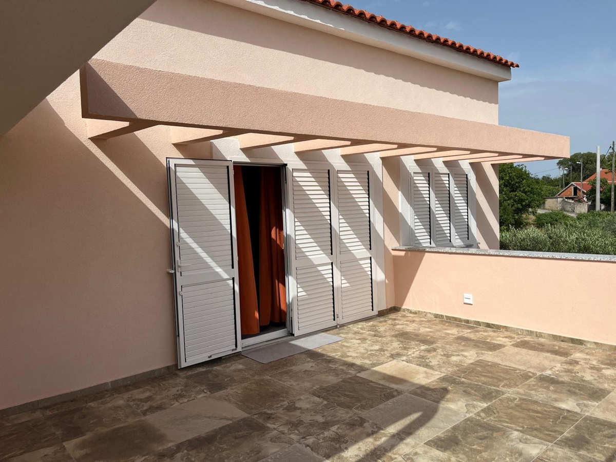 Novourejena vila, bazen, znižana cena - Pirovac, Vodice